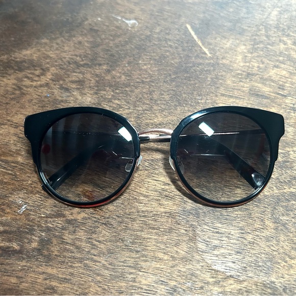 Warby Parker Black Sunglasses - Picture 1 of 4